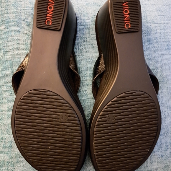 Like new VIONIC beaded SANDALS size 8.5 wide - Picture 6 of 7